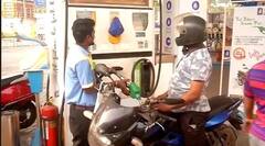Petrol-Diesel Price: লাগাতার বেড়েই চলেছে পেট্রোল-ডিজেলের দাম, নাভিশ্বাস জনতার।Bangla News