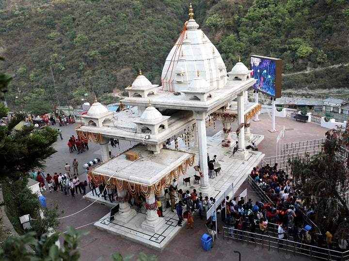 The first day of Chaitra Navratri is celebrated with the worship of Goddess Shailputri. Devotees can be seen queuing up at a temple in Raesi district in Katra in the morning. (PTI Photo)