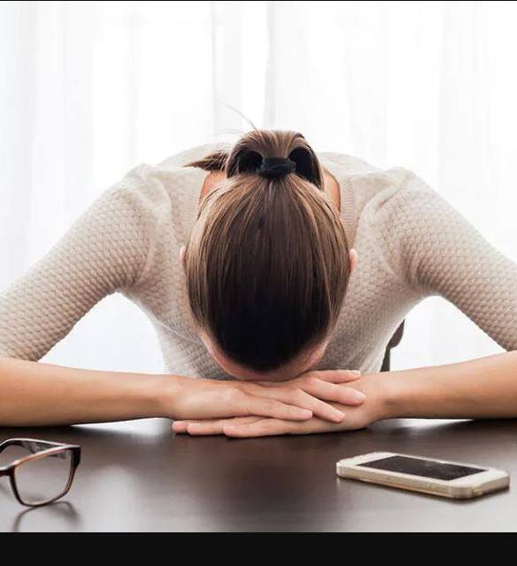 why you feel tired all day these are the reasons Health Tips: आप पूरे दिन थका हुआ महसूस करते हैं? ये 10 आदतें हो सकती हैं वजह