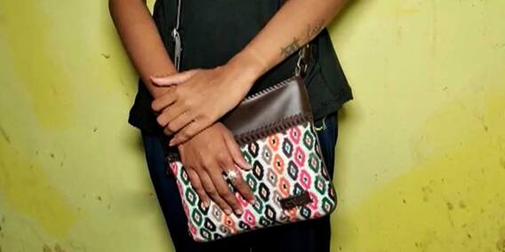 Viral Video: মালদার বামনগোলার সন্তানের ওপর নির্যাতনের অভিযোগ । Bangla News