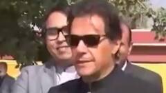 अविश्वास प्रस्ताव पर वोटिंग से पहले Imran Khan की लोगों से सड़कों पर उतरने की अपील | Speed News