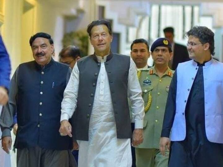 Pakistan Minister Sheikh Rasheed said wanted to retire from politics पाकिस्तान के गृह मंत्री बोले- इमरान के खिलाफ जमा हो गए हैं कुछ लुटेरे, हम नहीं छोड़ेंगे पीएम का साथ