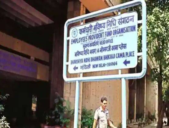 ਇਸ ਤੋਂ ਬਾਅਦ ਆਪਣਾ ਬੈਂਕ ਖਾਤਾ ਨੰਬਰ ਅਤੇ IFSC ਕੋਡ ਦਰਜ ਕਰੋ। ਅੰਤ ਵਿੱਚ ਇਸਨੂੰ ਬਚਾਓ ਤੁਹਾਨੂੰ ਬੈਂਕ ਦੇ ਵੇਰਵੇ ਬਦਲਣ ਦੀ ਜਾਣਕਾਰੀ ਕੰਪਨੀ ਦੇ ਐਚਆਰ ਨੂੰ ਵੀ ਦੇਣੀ ਪਵੇਗੀ। ਜਦੋਂ ਕੰਪਨੀ ਦਾ HR ਇਸ ਅਪਡੇਟ ਨੂੰ ਮਨਜ਼ੂਰੀ ਦਿੰਦਾ ਹੈ, ਤਾਂ EPFO ​ਵਿੱਚ ਖਾਤਾ ਵੀ ਅਪਡੇਟ ਹੋ ਜਾਵੇਗਾ।