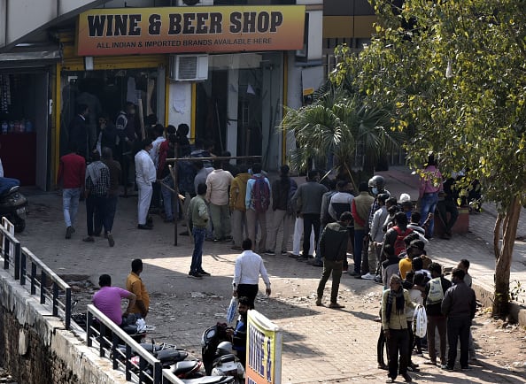 BJP, Congress Slam Delhi Govt For Allowing Private Liquor Shops To Offer Upto 25% Discount BJP, Congress Slam Delhi Govt For Allowing Private Liquor Shops To Offer Upto 25% Discount