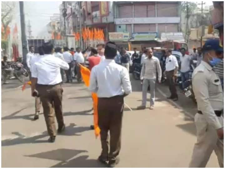 Jabalpur Hindu New Year 2022 saffron flag controversy Hindu organizations protested against Nagar Nigam ANN Jabalpur News: जबलपुर में भगवा झंडा उतारने पर बवाल, हिंदू संगठनों ने नगर निगम की कार्रवाई पर जताया विरोध