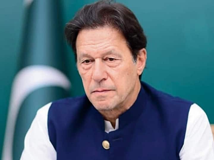 Pakistan PM Imran Khan Addressing Nation Highlights a Day Ahead of Trust vote अविश्वास प्रस्ताव पर वोटिंग से पहले इमरान खान की लोगों से सड़कों पर उतरने की अपील, अमेरिका को लेकर कही बड़ी बात