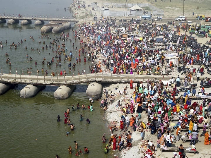 Devotees in Prayagraj can be seen taking a holy dip in the Ganga river on the first day of Chaitra Navratri. (PTI Photo)