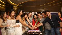 Abbar Kanchanjangha: সপরিবারে হাজির তারকারা, 'আবার কাঞ্চনজঙ্ঘা'-র প্রিমিয়ারে চাঁদের হাট