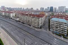 Shanghai Lockdown: ফের করোনা সংক্রমণের জেরে কঠোর লকডাউন, ভূতুড়ে চেহারা সাংহাইয়ের