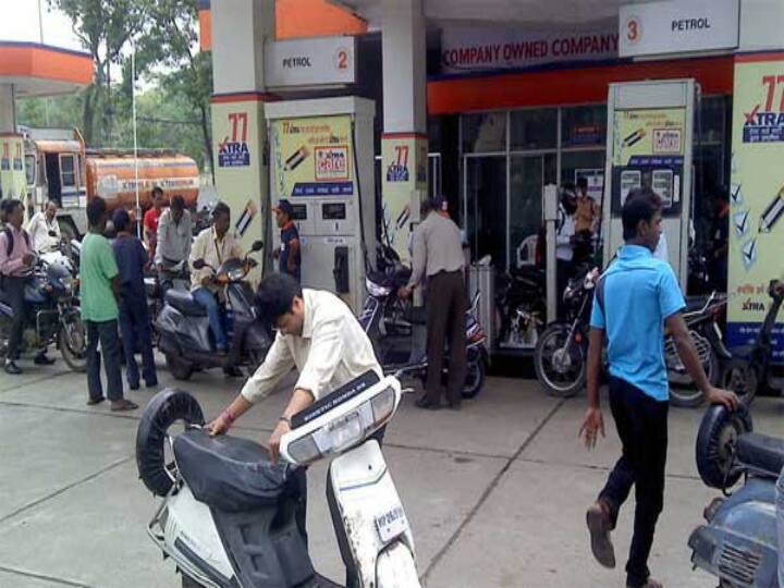 Petrol Diesel Price in Delhi Uttar Pradesh Madhya Pradesh Rajasthan Punjab Bihar Jharkhand and Chhattisgarh 4 April 2022 Petrol Diesel Price Today: 14 दिनों में आज 12वीं बार बढ़े पेट्रोल-डीजल के दाम, जानिए- दिल्ली सहित अन्य राज्यों में कितना महंगा हुआ तेल