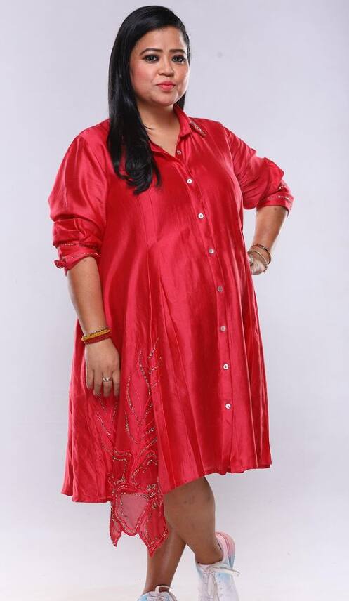 भारतीने सोशल मीडियाच्या माध्यमातून मुलगा झाल्याची माहिती चाहत्यांना दिली आहे.