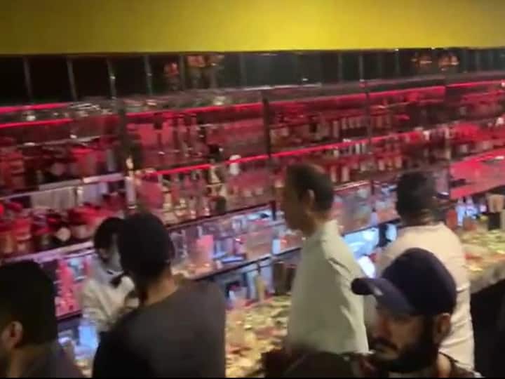 Hyderabad rave party: Konidela Niharika spotted in Banjara hills radisson blu pub raidings Late Night Party: ఆ పబ్ మాజీ ఎంపీ కుమార్తెదే? పోలీస్ స్టేషన్‌లో కొణిదెల నిహారిక, పోలీసుల అదుపులో ప్రముఖులు