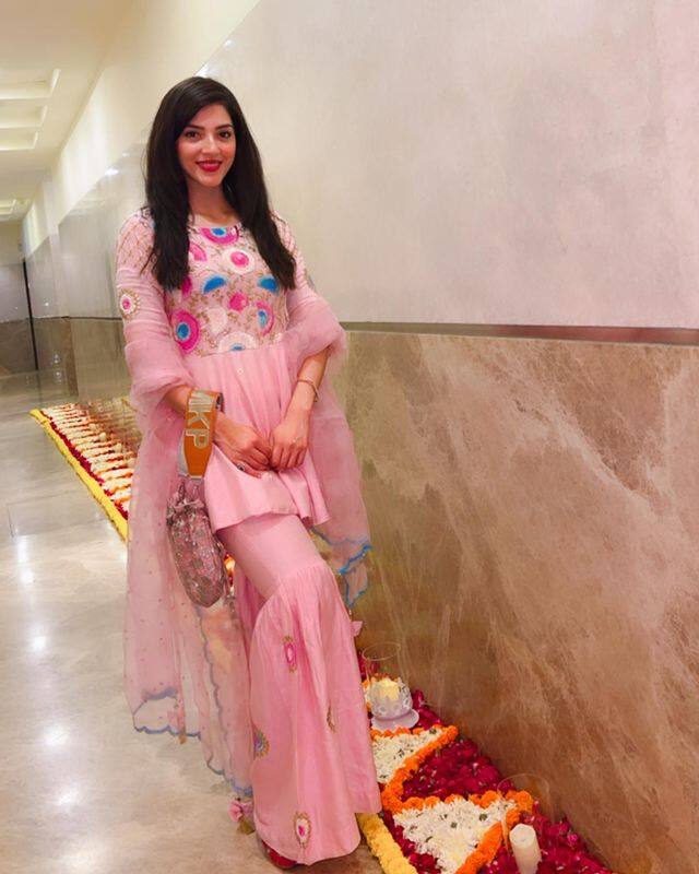 'కృష్ణగాడి వీరప్రేమ గాథ' సినిమాతో హీరోయిన్ గా ఎంట్రీ ఇచ్చింది మెహ్రీన్ (Image Courtesy: Mehreen Instagram)