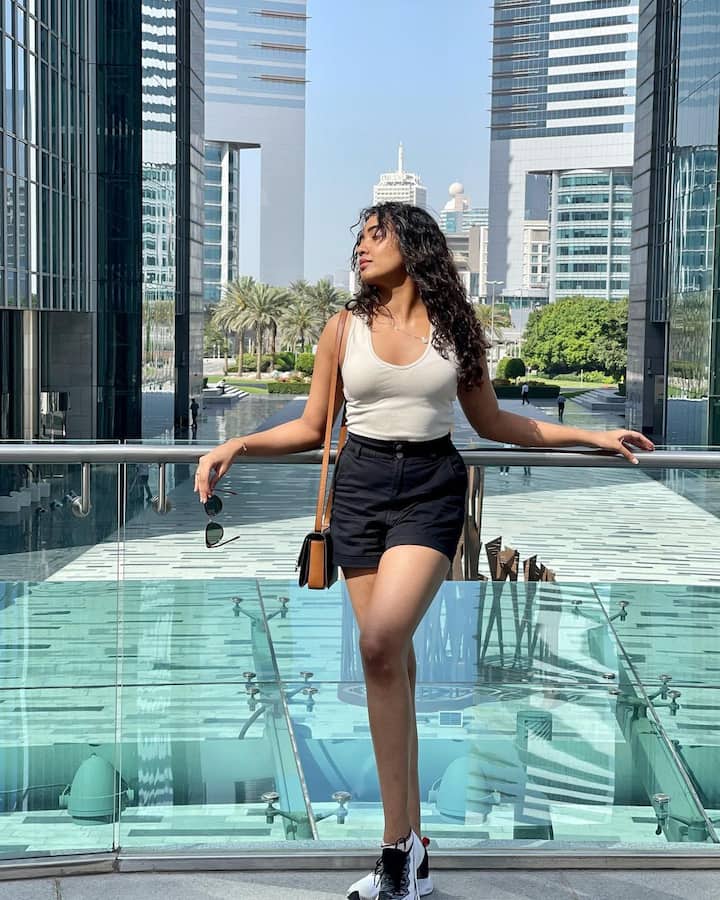 తెలుగు, తమిళ సినిమాల్లో నటిస్తున్న శివాత్మిక ప్రస్తుతం ఓ రెండు తెలుగు సినిమాల్లో నటిస్తోంది. -Image credit: Shivathmika/Instagram