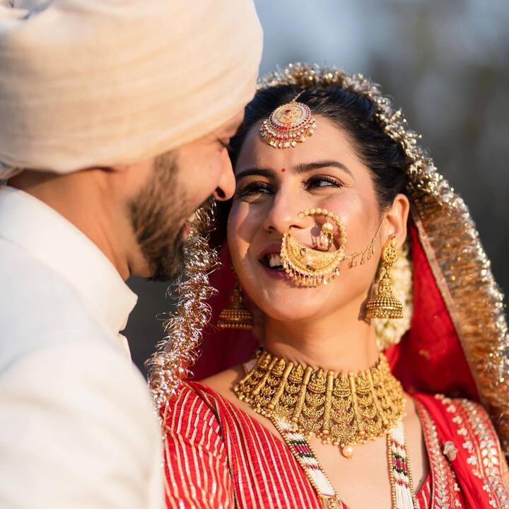 बॉलीवुड एक्टर विक्रांत मेसी आज अपना जन्मदिन सेलिब्रेट कर रहे हैं. शादी के बाद यह उनका पहला जन्मदिन है. जिसे खास बनाने में उनकी वाइफ शीतल ठाकुर जी तोड़ मेहनत कर रही हैं.