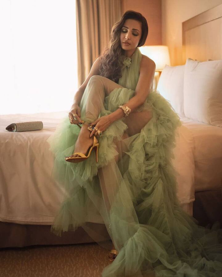 Malaika Arora : बॉलिवूड अभिनेत्री मलायका अरोराच्या (Malaika Arora) गाडीचा काल (2 एप्रिल) मुंबई पुणे एक्स्प्रेस मार्गावर खोपोलीनजीक बोरघाटात अपघात झाला आहे.(photo:malaikaaroraofficial/ig)