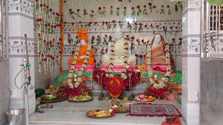 Hooghly Sreerampore Mahesh Jagannath Temple Ramkrishna Sarada ma Vivekananda Statue unveiled Hooghly News : জগন্নাথের সঙ্গে পূজিত হবেন শ্রীরামকৃষ্ণও, মাহেশের মন্দিরে বসল মূর্তি