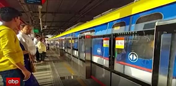 Mumbai Metro: मुंबईतल्या आरे मेट्रो स्टेशनवर तांत्रिक बिघाड, मेट्रोचे दोन दरवाजे उघडले नाहीत ABPMajh