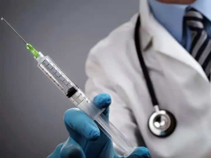 A bogus doctor gave an injection and the woman died in Noida બોગસ ડોક્ટરે ઇન્જેક્શન આપ્યું અને મહિલાનું થયું મોત, સાત લોકો સામે નોંધાઈ ફરિયાદ