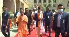 Nepal PM In Kashi: Varanasi में शेर बहादुर देऊबा ने जनता का किया अभिवादन, देखें ये तस्वीरें