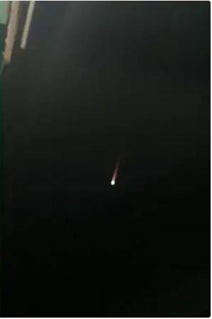 આકાશમાં તેજ પ્રકાશિત લિસોટા દેખાયા હતા