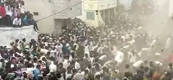 Different Tradition in Ugadi Celebrations: కైరుప్పాల గ్రామంలో సందడిగా పిడకల సమరం | ABP Desam