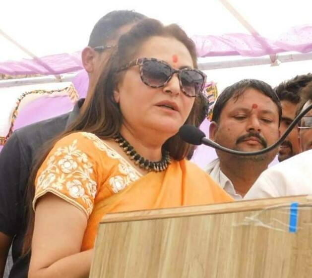 एका मुलाखतीमध्ये जया प्रदा यांनी सांगितलं की, जेव्हा जया प्रदा यांनी श्रीकांत यांच्याकडे आई होण्याची इच्छा व्यक्त केली तेव्हा श्रीकांत यांनी त्यांना नकार दिला.(Jaya Prada/instagram)