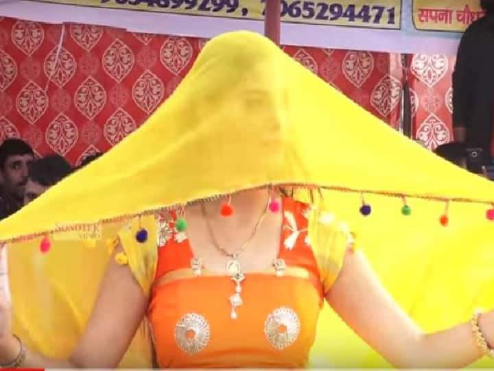 sapna choudhary dance on Pani Chhalke song video break the internet 'पानी छलके' सॉन्ग पर सपना चौधरी ने जब घूंघट ओढ़े किया डांस, देसी ठुमकों को देख डोले फैन्स के दिल!