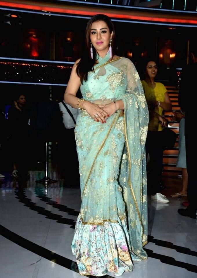 केवल छोटे पर्दे पर ही नहीं अंगूरी भाभी के जलवे तो सोशल मीडिया पर भी खूब देखने को मिलते हैं.