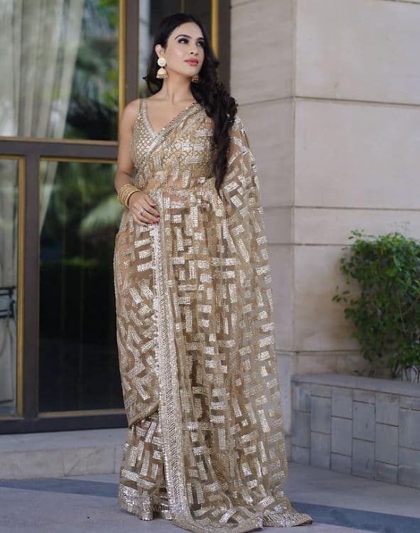 મુંબઇઃ પંજાબી સિનેમાના મ્યૂઝિક આલ્બમ્સમાં નજર આવી ચૂકેલી અભિનેત્રી નેહા મલિક પોતાની તસવીરોને લઈ ચર્ચામાં છે. થોડા દિવસો પહેલા નેહા માલદિવમાં વેકેશન એન્જોય કરવા ગઈ હતી. નેહા પોતાની તસવીરોને લઈ ચર્ચામાં છે.