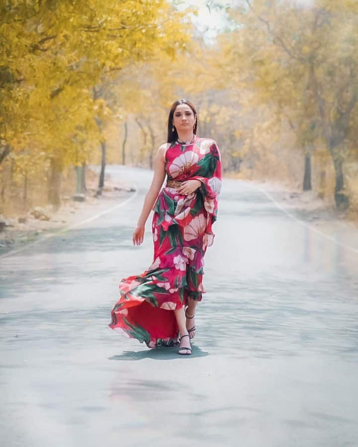 अभिनेत्री कंगना रनौतचा (Kangana Ranaut) 'लॉकअप' (Lock Upp) हा शो सध्या चर्चेत आहे. नुकतीच या शोमध्ये अभिनेत्री अंकिता लोखंडे(Ankita Lokhande) नं हजेरी लावली.(photo:lokhandeankita/ig)