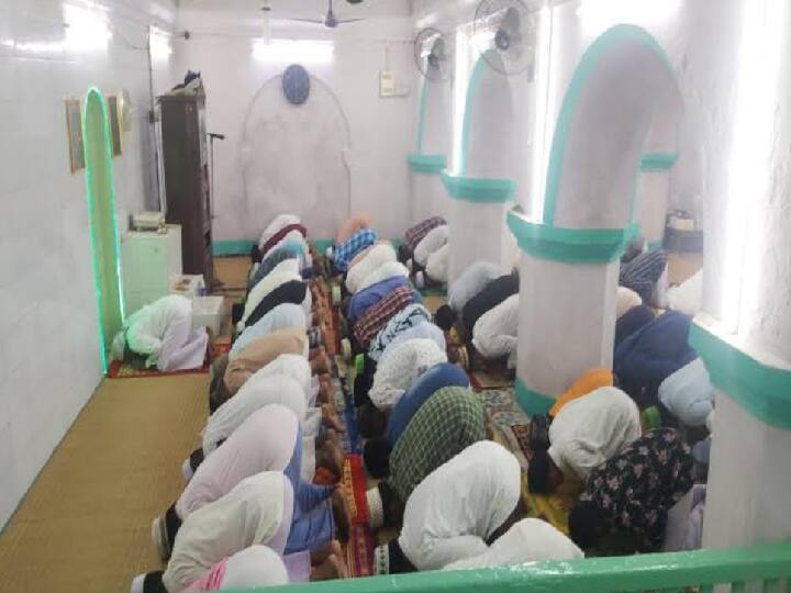 Ramdan fasting special Namaz offered in Nagapattinam's Nagore Darga நாகை : ரம்ஜான் நோன்பை முன்னிட்டு  நாகூர் ஆண்டவர் தர்காவில் சிறப்புத் தொழுகை..
