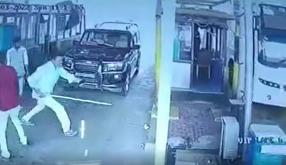 Pathikonda MLA Followers Hulchul: అమకతాడు టోల్ ప్లాజ్ వద్ద వైసీపీ నాయకుల వీరంగం | ABP Desam