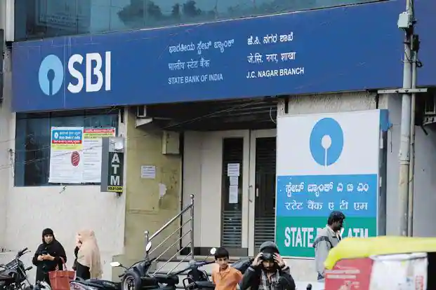 State bank of india SBI Doorstep Banking get 20k rupees cash sbi customer care number SBI के करोड़ों ग्राहकों के लिए खुशखबरी, बैंक आपके घर भेजेगा पूरे 20,000 रुपये कैश, जल्दी से कराएं रजिस्ट्रेशन