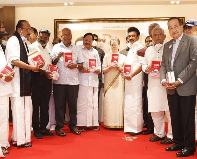 Tamil Nadu Chief Minister MK Stalin inaugurates DMK office in Delhi with an eye on national politics ANN दिल्ली: DMK कार्यालय के उद्घाटन के बहाने स्टालिन का शक्ति प्रदर्शन, सोनिया-अखिलेश समेत कई बड़े नेता पहुंचे