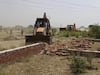 Prayagraj News: पूर्व विधायक अशरफ के करीबी पर प्रशासन की कार्रवाई, 150 बीघे से ज्यादा की अवैध संपत्ति पर चला बुलडोजर