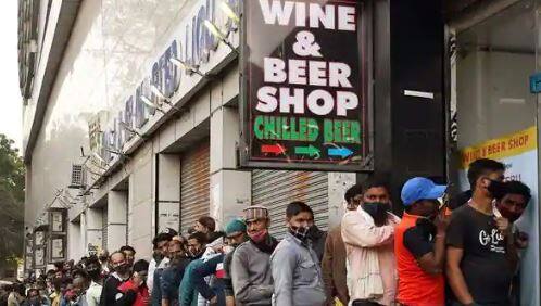 Delhi Govt Allows Private Liquor Shops To Sell Alcohol At Discounted Rates દેશના આ રાજ્યમાં દારુ સસ્તો થયો, જાણો કેટલા ટકા આપવામાં આવી રહ્યું છે ડિસ્કાઉન્ટ