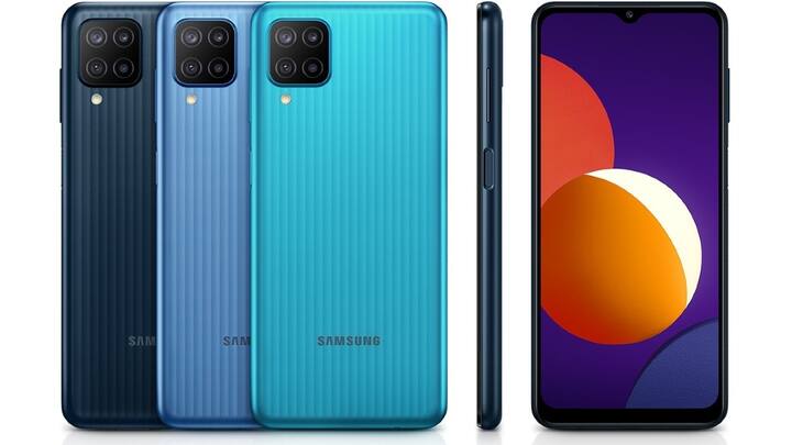 Samung galaxy M12: इस स्मार्टफोन में 6.5 इंच की डिस्प्ले दी गई है. इसमें 6 जीबी की रैम के साथ 128 जीबी की इंटनरल मैमोरी दी गई है. इसमें ट्रिपल रियर कैमरा सेटअप दिया गया है. फोन में 5000mAh की बैटरी दी गई है. अमेजन पर इसकी कीमत 13499 रुपये है.