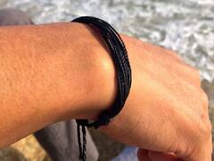 इन 2 राशि के जातक भूलकर भी न बांधे हाथ और पैर में काला धागा, सिर्फ इस राशि के जातक ही पहनें