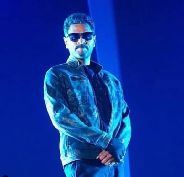 প্রভু দেবা একজন প্রশিক্ষণপ্রাপ্ত ভারতনাট্যম নৃত্যশিল্পী। জানা যায় দুজন পেশাদার নৃত্যশিল্পীর কাছে ভারতনাট্যম শিখেছেন তিনি। তিনি নিজের কেরিয়ারও শুরু করেন ভারতনাট্যম নৃত্যশিল্পী হিসেবে।