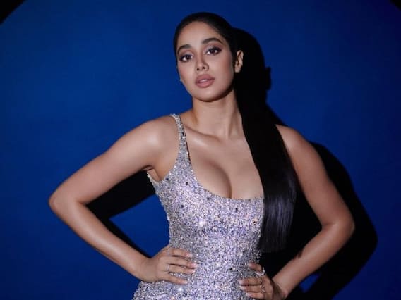 Janhvi Kapoor: జాన్వీ ముందు ఎల్లోరా శిల్పం కూడా దిగదుడుపే Janhvi Kapoor: జాన్వీ ముందు ఎల్లోరా శిల్పం కూడా దిగదుడుపే