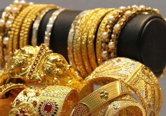 Gold Price Today 4th April:  Gold silver prices cheaper  find out the rate list of gold silver Gold Price Today 4th April: ਅੱਜ ਸੋਨਾ-ਚਾਂਦੀ ਕੀਮਤਾਂ 'ਚ ਗਿਰਾਵਟ, ਜਾਣੋ ਕਿੰਨਾ ਸਸਤਾ ਹੋਇਆ ਸੋਨਾ-ਚਾਂਦੀ
