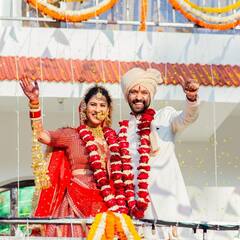 कभी बाहों में झूमती, तो कभी पति को निहारती, पति विक्रांत को विश करते हुए शीतल ठाकुर ने शेयर की शादी की अनदेखी तस्वीरें