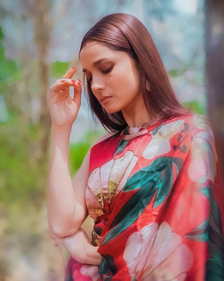 अंकिता पवित्र रिश्ता 2 (Pavitra Rishta 2) या कार्यक्रमाच्या प्रमोशनसाठी या शोमध्ये उपस्थित होती. शोमध्ये आल्यानंतर कंगनानं अंकिताला तिचं एक सिक्रेट सांगायला लावले.(photo:lokhandeankita/ig)
