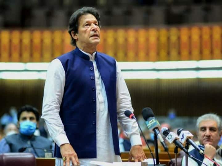 Pakistan Political Crisis Live: इमरान खान के सामने बहुमत साबित करने की चुनौती, छावनी में तब्दील हुआ संसद भवन