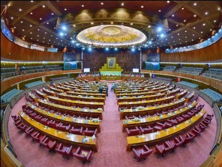 Opposition seizes National Assembly in Pakistan  Elected new prime minister Pakistan Politics Crisis: पाकिस्तानमध्ये विरोधकांनी नॅशनल असेंब्लीवर केला कब्जा, निवडला नवीन पंतप्रधान
