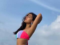 मल्टी कलर बिकिनी घालून साराने दिल्या किलर पोज; पाहा फोटो!