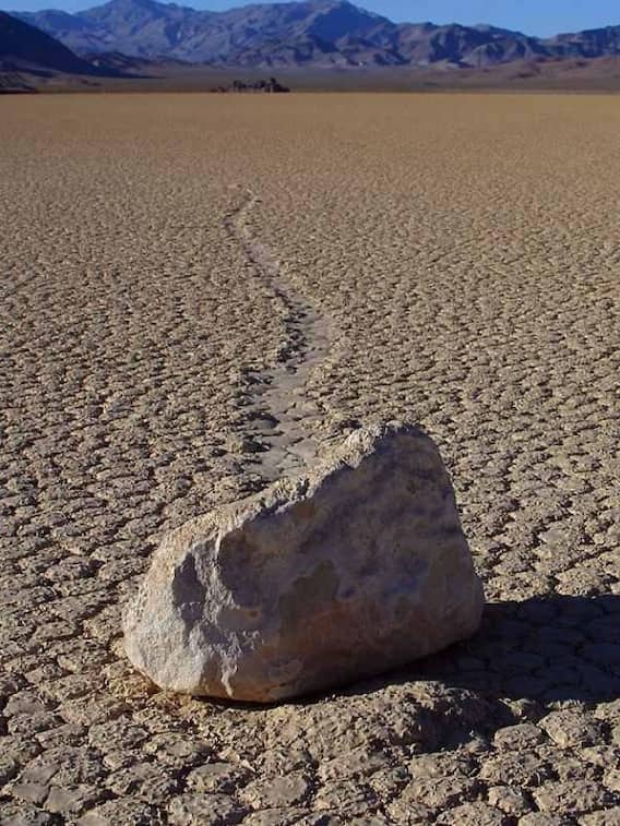 ఇక్కడ రాళ్లు నడుస్తాయ్, సాక్ష్యం ఇదిగో!