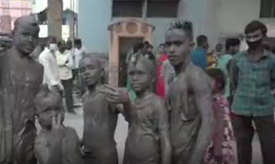 Donkeys Mud Fest in Kurnool: ఉగాది రెండో రోజు కల్లూరు చౌడేశ్వరి దేవి ఆలయంలో వింత ఆచారం| ABP Desam