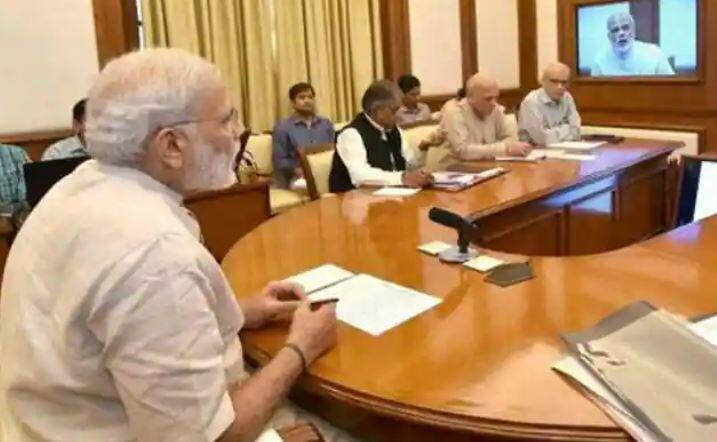 After PM Modi meeting with secretariat question raised India may also an economic crisis ભારતમાં પણ શ્રીલંકા જેવી આર્થિક કટોકટીનો ડર ! PM આવાસ પર ડોભાલ અને સચિવો સાથે મોદીની ઉચ્ચસ્તરીય બેઠકમાં ઉઠ્યા સવાલ